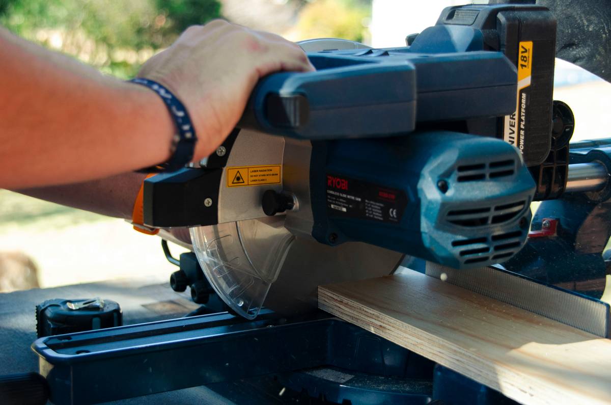 Why Buying a Used Industrial Band Saw Could Save Your Shop—Or Cost You Thousands