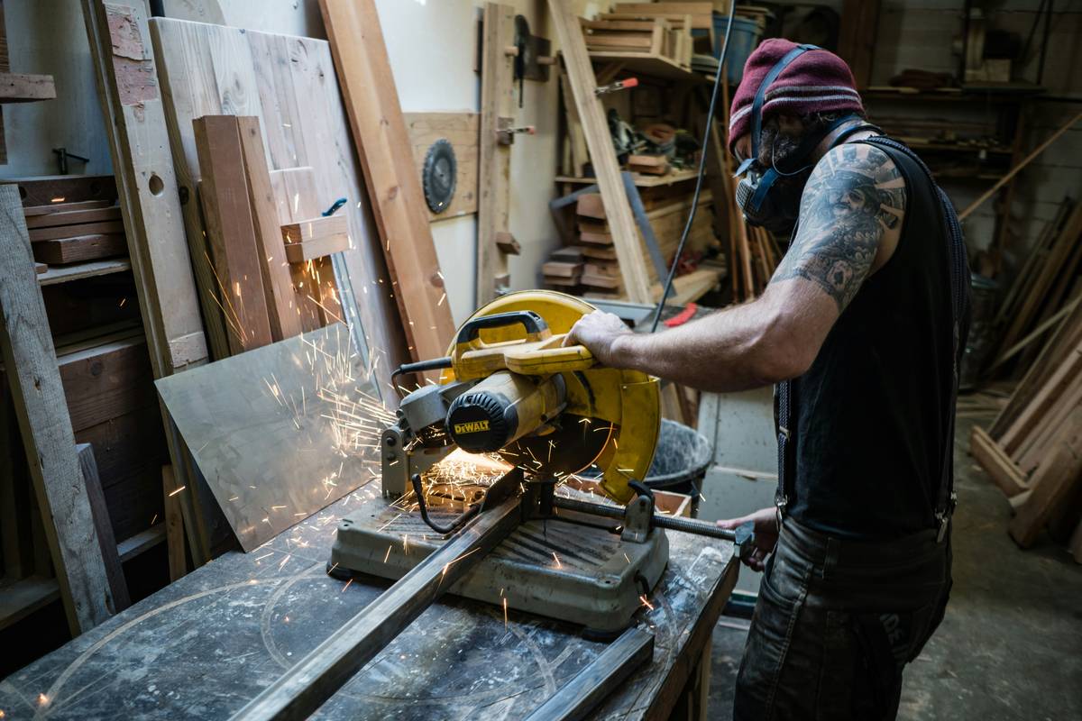Why Your Workshop Needs a Northern Industrial Tools Band Saw (And How to Not Ruin It in Week One)